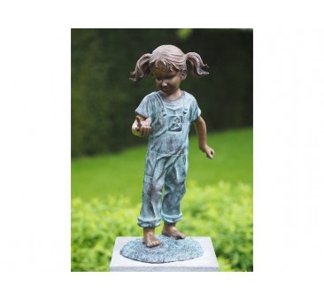Sodo skulptūra Mergaitė su paukščiu, 50x27x20