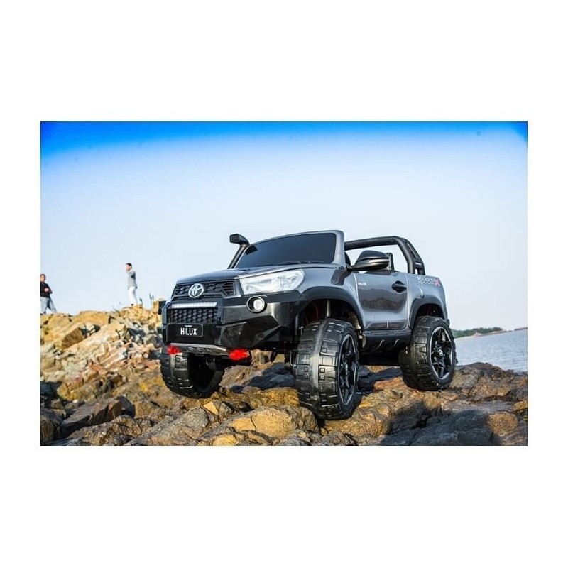 Elektromobilis TOYOTA HILUX, baltas, 4x4