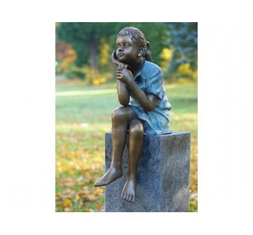 Sodo skulptūra Sėdinti mergina, 64x22x30