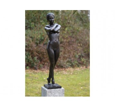 Sodo skulptūra, Moters statulėlė, 117x28x33