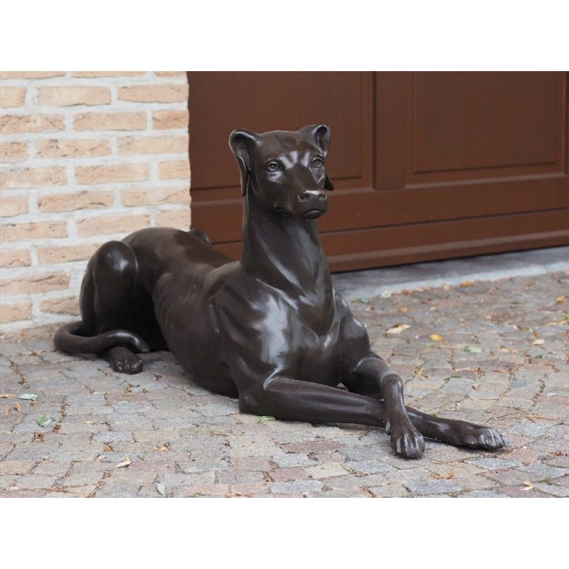 Sodo skulptūra Gulintis šuo kairėje, 51x31x130
