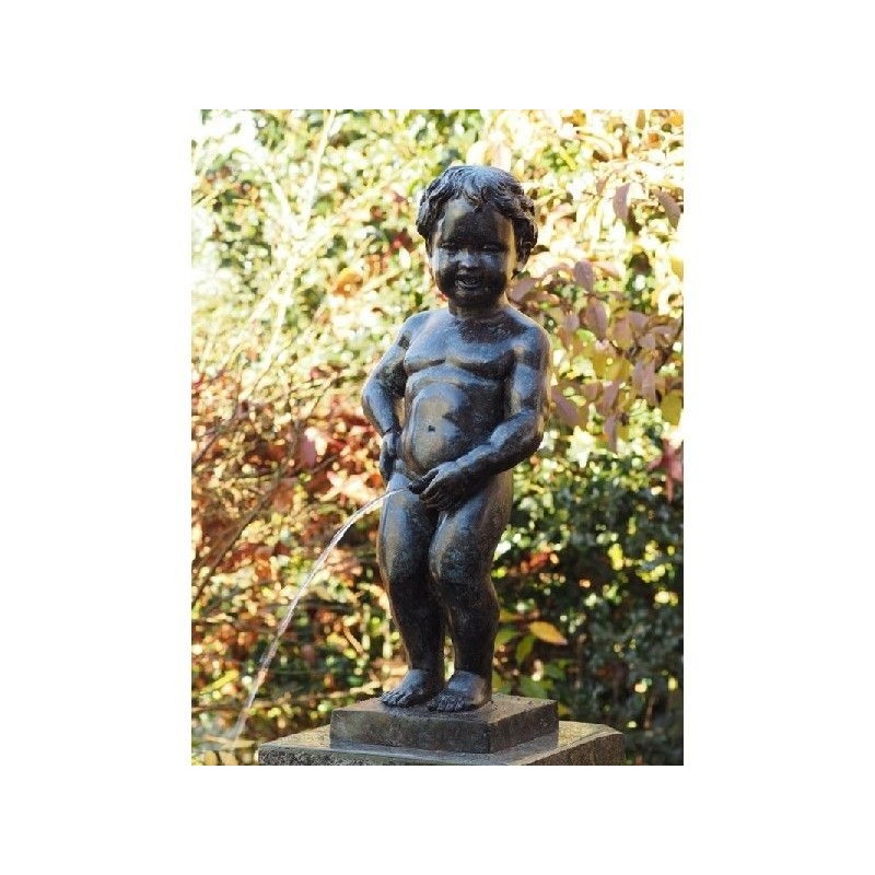 Sodo skulptūra Besišlapinantis berniukas, 60x20x25