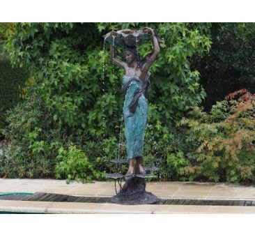 Sodo skulptūra Moteris, 200x75x70, fontanas
