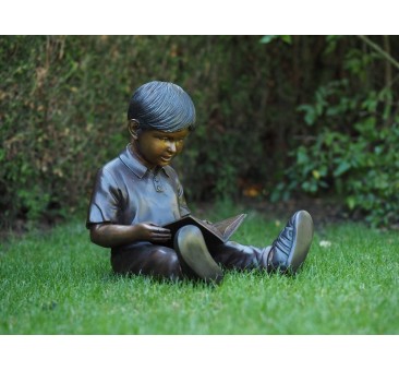 Sodo skulptūra Skaitantis berniukas, 45x41x39