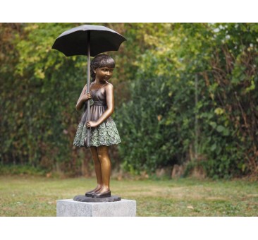 Sodo skulptūra Mergina su skėčiu, 120x55x55