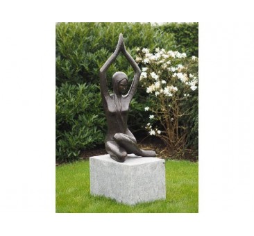 Sodo skulptūra Šiuolaikinė moteris, 113x50x48
