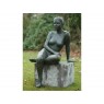 Sodo skulptūra Sėdi moteris, 120x76x61