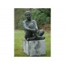 Sodo skulptūra Sėdi moteris, 80x45x68