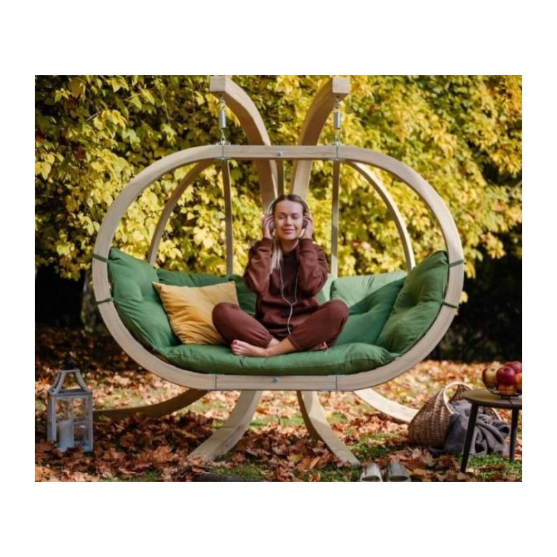 Medinis pakabinamas dvivietis krėslas su stovu, žalio spalvos pagalvėlė