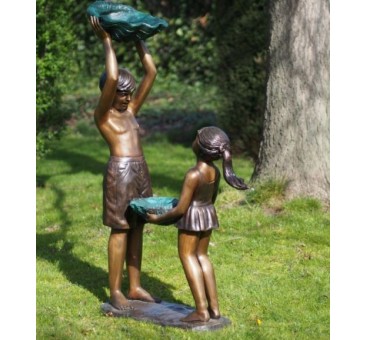 Sodo skulptūra Vaikai atidarinėja kriauklę 129x32x80 cm